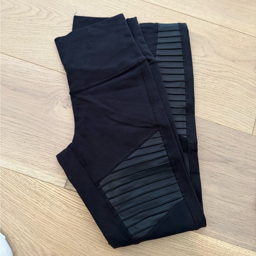 Alo Yoga Motto Black Leggings with Ribbed Detail